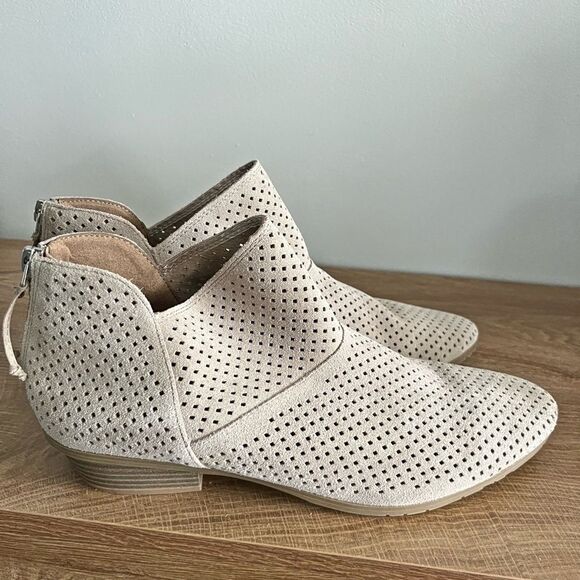 Kenneth Cole Reaction Beige Perforated Ankle Booties Women’s 12 New - Picture 8 of 8